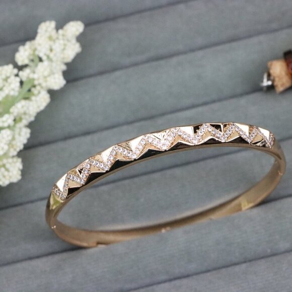 Chic Rose Gold Zigzag Bangle with Crystal Accents, XPBL0569 - Picture 1 of 12